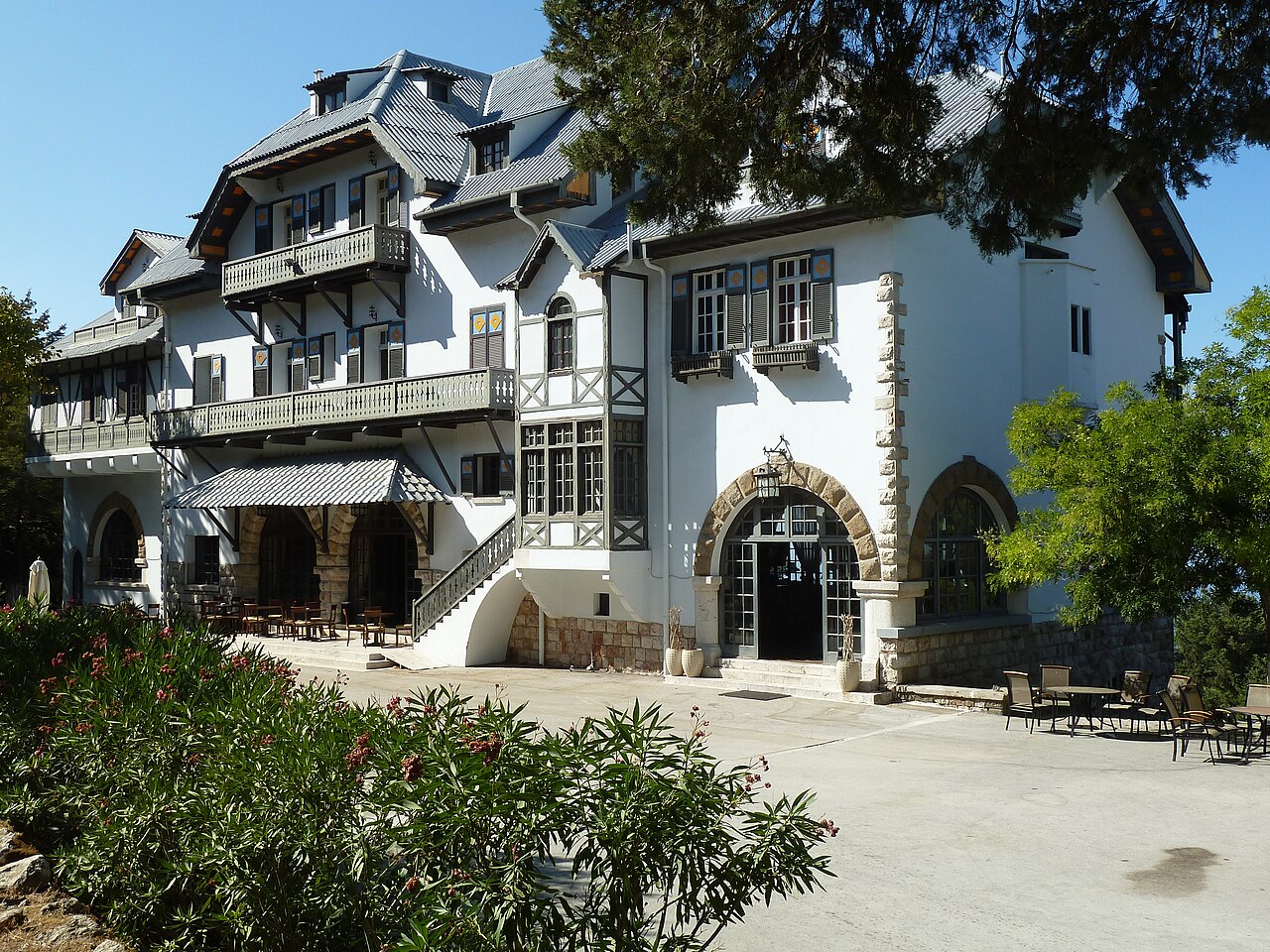 Historisches Hotel Elafos im Wald am Profitis Ilias auf Rhodos